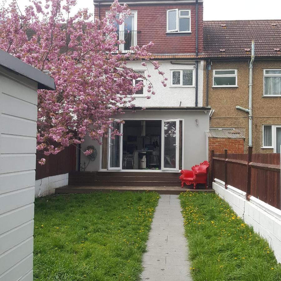 Family Home With Easy Commute To London! Croydon Ngoại thất bức ảnh